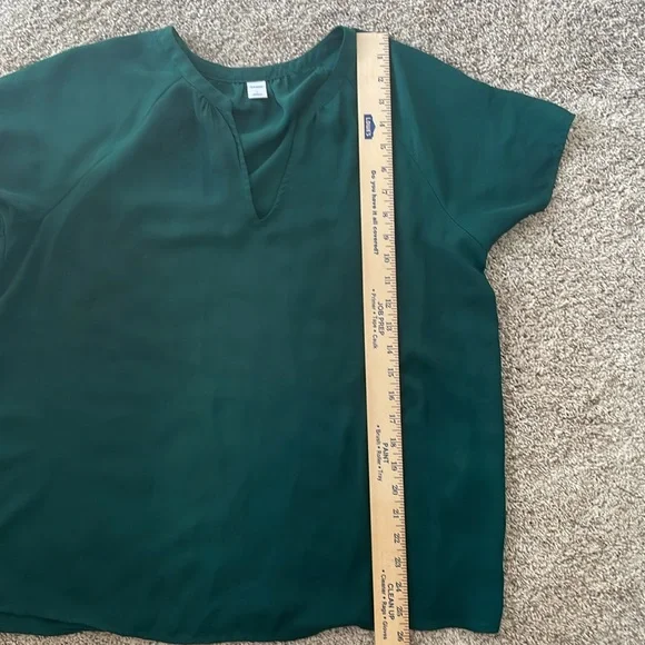 Old Navy Women’s Botanical Green Relaxed Split-Neck Top (23) - Picture 7 of 7
